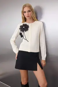 TRENDYOLMİLLA Ecru Gül Accessory Detailed Thin Knitwear Cardigan - Image 2