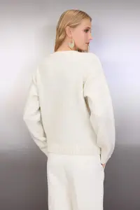TRENDYOLMİLLA Beige sequined Thread Button Detailed Knitwear Cardigan - Image 4