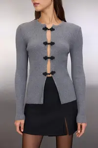 TRENDYOLMİLLA Anthracite Premium/Special Thread Fitted Accessory Detailed Knitwear Cardigan - Image 3