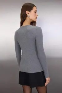 TRENDYOLMİLLA Anthracite Premium/Special Thread Fitted Accessory Detailed Knitwear Cardigan - Image 4