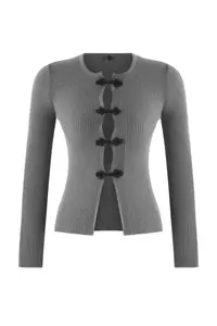 TRENDYOLMİLLA Anthracite Premium/Special Thread Fitted Accessory Detailed Knitwear Cardigan - Image 5