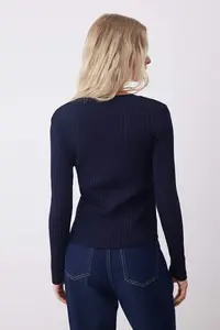 TRENDYOLMİLLA Navy Blue-Ecru Basic 2 Sets Paket Knitwear Sweater-Cardigan - Image 4