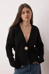 TRENDYOLMİLLA Black Soft textured Button Detailed Knitwear Cardigan
