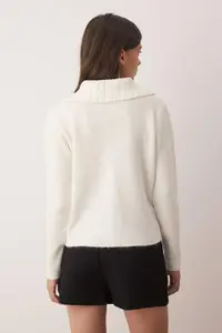 TRENDYOLMİLLA Ecru Soft textured Ribbon Detailed Knitwear Cardigan - Image 4