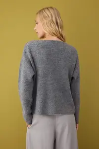 TRENDYOLMİLLA Anthracite Soft textured 2 Sets Knitwear Blouse-Cardigan Set - Image 5