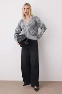 TRENDYOLMİLLA Gray Soft textured Baklava Patterned V-neck Knitwear Cardigan - Image 2
