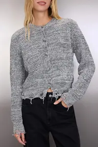 TRENDYOLMİLLA Gray Crop gradient Knitwear Cardigan - Image 3