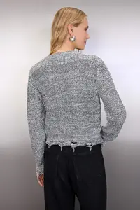 TRENDYOLMİLLA Gray Crop gradient Knitwear Cardigan - Image 4