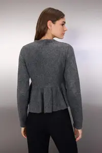 TRENDYOLMİLLA Anthracite Crew Neck Skirt Ucu with flywheel Knitwear Cardigan - Image 4