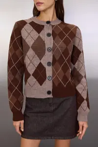 TRENDYOLMİLLA Mink Crew Neck Baklava/Plaid Patterned Knitwear Cardigan - Image 3