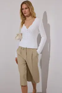 TRENDYOLMİLLA Ecru Soft textured Crop Knitwear Cardigan