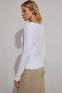 TRENDYOLMİLLA Ecru Soft textured Crop Knitwear Cardigan - Image 4