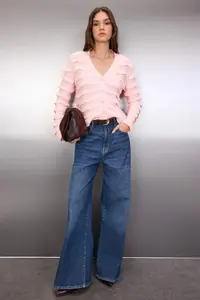 TRENDYOLMİLLA Powder Pink Soft textured V-neck Knitwear Cardigan - Image 2