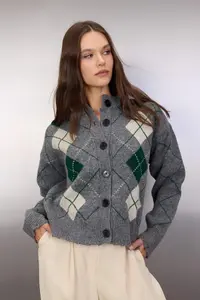 TRENDYOLMİLLA Anthracite Soft textured Baklava/Plaid pattern Knitwear Cardigan - Image 2