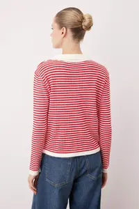TRENDYOLMİLLA Red Striped Polo Shirt Collar Detailed Knitwear Cardigan - Image 4