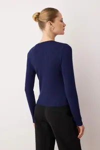TRENDYOLMİLLA Navy Blue Soft textured Knitwear Cardigan - Image 4