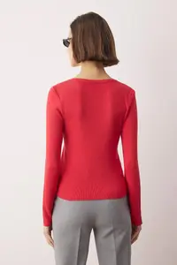 TRENDYOLMİLLA Red Soft textured Knitwear Cardigan - Image 4