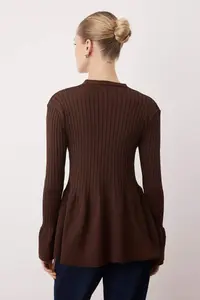 TRENDYOLMİLLA Brown peplum Detailed Knitwear Cardigan - Image 4