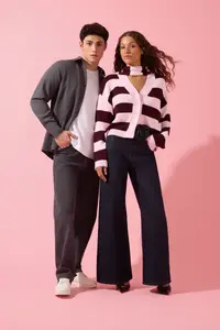 TRENDYOLMİLLA Pink Shawl Detailed Soft textured Oversized V-neck Knitwear Cardigan - Image 2