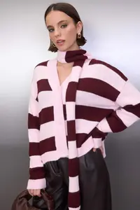TRENDYOLMİLLA Pink Shawl Detailed Soft textured Oversized V-neck Knitwear Cardigan - Image 4