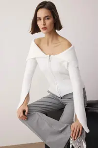 TRENDYOLMİLLA White Soft textured Zippered Turndown collar Bodysuit hugging Spanish Arm Knitwear Cardigan - Image 2
