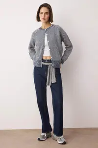 TRENDYOLMİLLA Navy Blue Crew Neck Striped Knitwear Cardigan - Image 2
