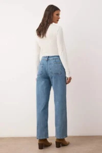 TRENDYOLMİLLA Mavi Waist Detailed High Waist comfort Straight jeans - Image 4