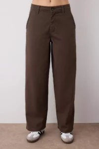 TRENDYOLMİLLA Brown Regular Waist barrel jeans - Image 3