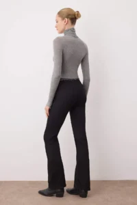 TRENDYOLMİLLA Black High Waist comfort/Flexible Waist Trok Detailed Flare flared leg jeans - Image 4