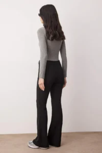 TRENDYOLMİLLA Black Wide Leg/Wide Leg Belt Detailed Crepe Flexible Knitting Pants - Image 3
