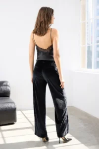 TRENDYOLMİLLA Black Velvet Wide Leg/Wide Leg  Pants - Image 4