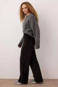 TRENDYOLMİLLA Black Velvet Wide Leg Pants - Image 2