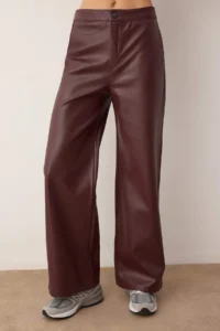 TRENDYOLMİLLA Burgundy Faux Leather Wide Leg Pocket Detail Knitting Pants - Image 3