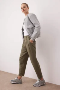 TRENDYOLMİLLA Khaki Pilili Elastic Waist Duble Hem Pants - Image 3