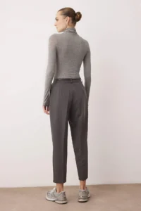 TRENDYOLMİLLA Gray Arched Carrot/Salwar Pattern Weaving Pants - Image 4