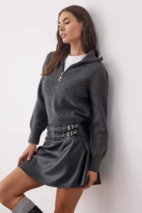 TRENDYOLMİLLA Black Accessory Detailed Short/Mini Shorts Skirt - Image 2