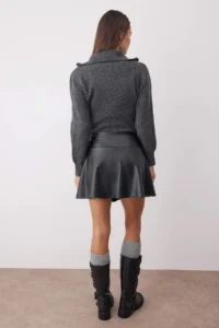 TRENDYOLMİLLA Black Accessory Detailed Short/Mini Shorts Skirt - Image 4