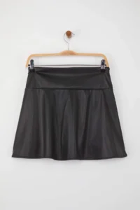 TRENDYOLMİLLA Black Accessory Detailed Short/Mini Shorts Skirt - Image 7