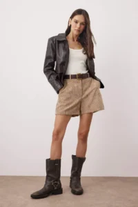 TRENDYOLMiLLA Beige Velvet Basic City Size Shorts & Bermuda