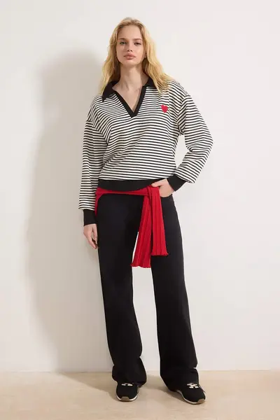 TRENDYOLMİLLA Black Striped Heart Embroidered Regular/Normal Pattern Knitting Sweatshirt