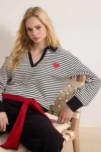 TRENDYOLMİLLA Black Striped Heart Embroidered Regular/Normal Pattern Knitting Sweatshirt - Image 2