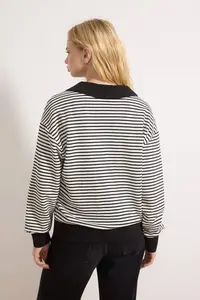 TRENDYOLMİLLA Black Striped Heart Embroidered Regular/Normal Pattern Knitting Sweatshirt - Image 4