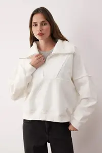 TRENDYOLMİLLA Ecru Regular/Normal Pattern Fleece Zippered Pocket Detail Thick Knitting Sweatshirt