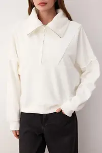 TRENDYOLMİLLA Ecru Regular/Normal Pattern Fleece Zippered Pocket Detail Thick Knitting Sweatshirt - Image 3