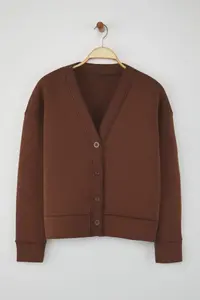 TRENDYOLMİLLA Brown Oversized/Wide Pattern V-neck Full Button Closure Thick Flexible Knitting Sweatshirt - Image 5
