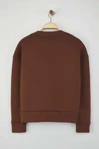 TRENDYOLMİLLA Brown Oversized/Wide Pattern V-neck Full Button Closure Thick Flexible Knitting Sweatshirt - Image 6