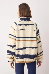 TRENDYOLMİLLA Multicolored Abstract Patterned Plush Oversized/Wide Pattern Knitting Sweatshirt - Image 4