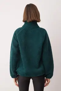 TRENDYOLMİLLA Petrol Plain Color Plush Oversized/Wide Pattern Knitting Sweatshirt - Image 4