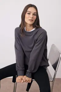 TRENDYOLMİLLA Anthracite relaxed/Rahat Pattern Basic Raglan Sleeve Crew Neck Knitting Sweatshirt - Image 2