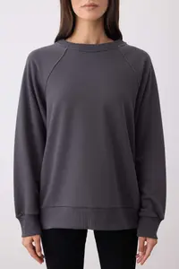 TRENDYOLMİLLA Anthracite relaxed/Rahat Pattern Basic Raglan Sleeve Crew Neck Knitting Sweatshirt - Image 4